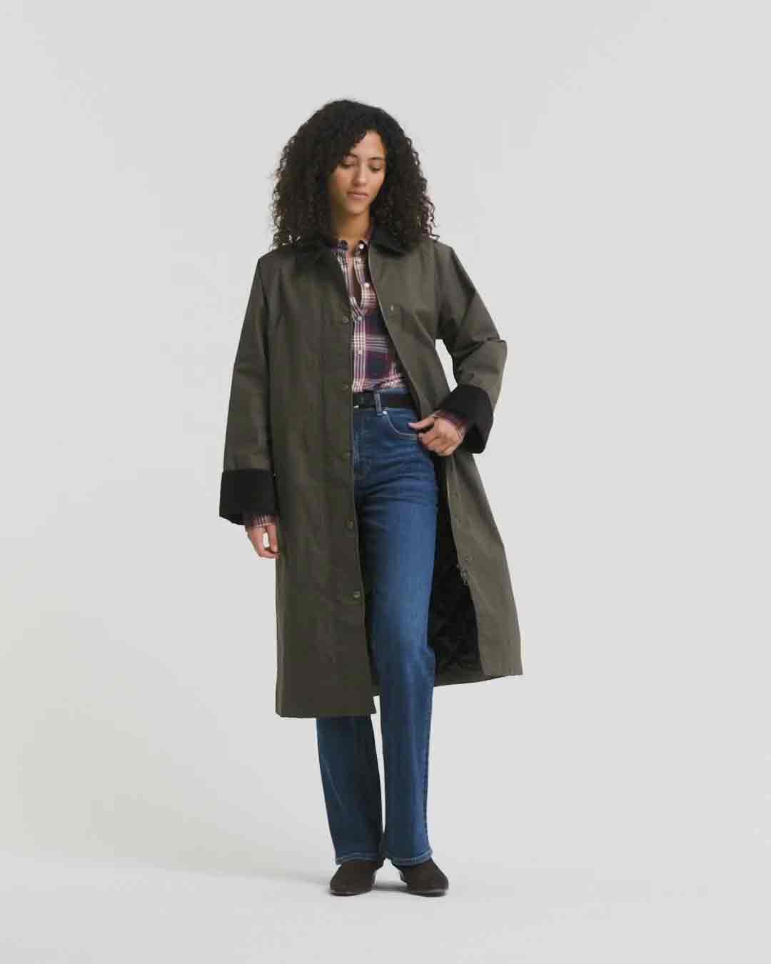 Gabardina em algodão com acabamento encerado