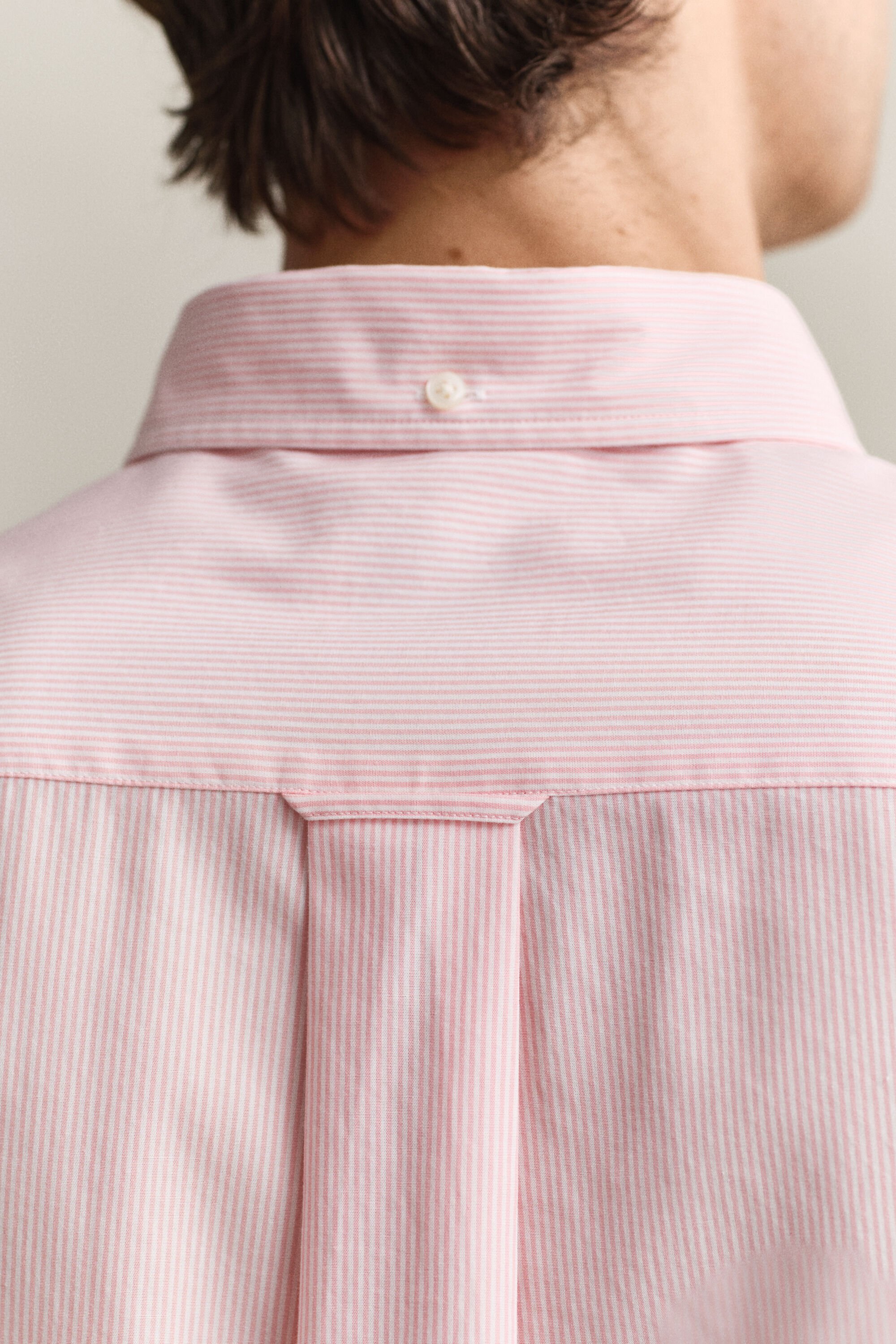 Camisa em popelina às riscas finas Classic