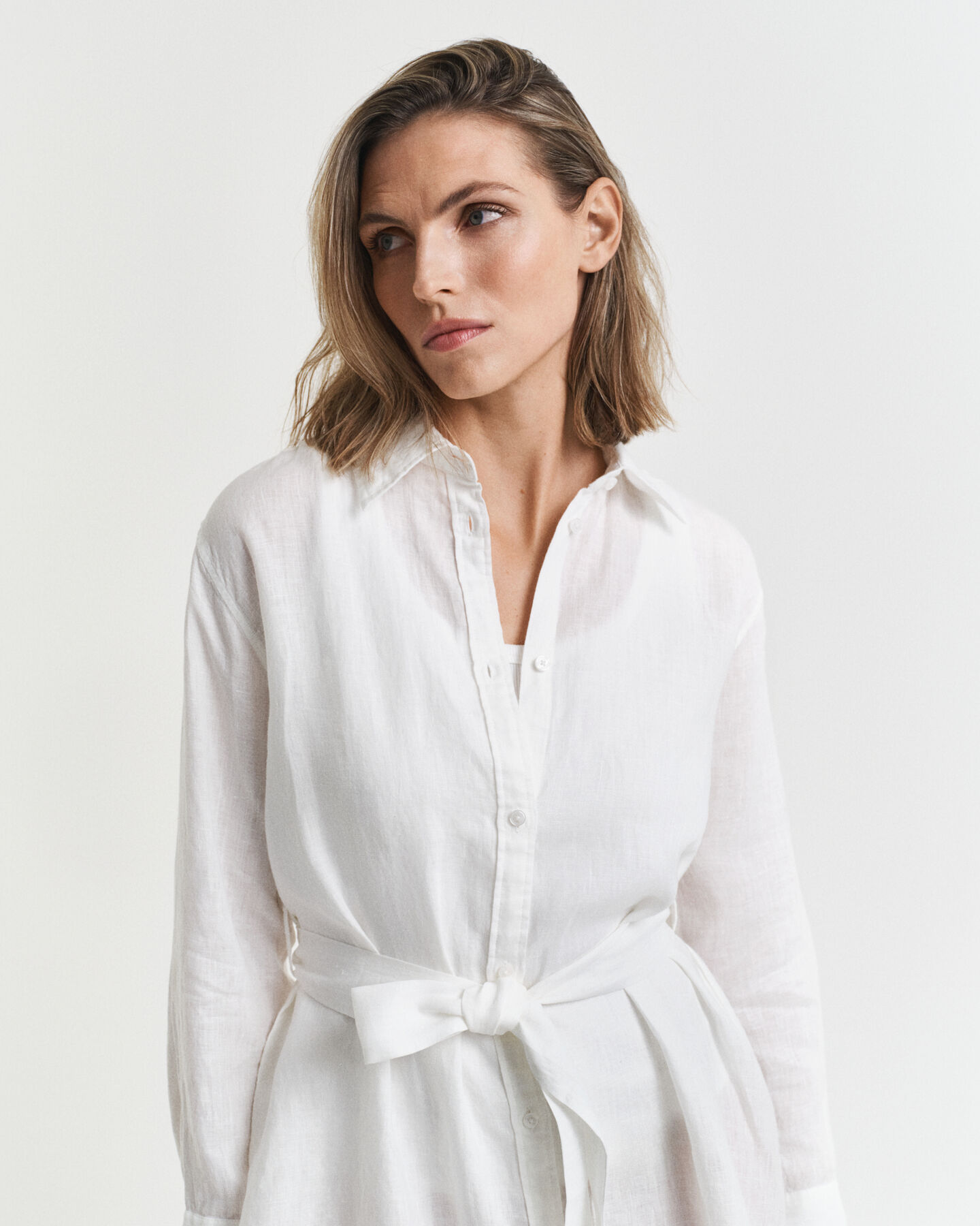 Vestido-camisa em linho com cinto