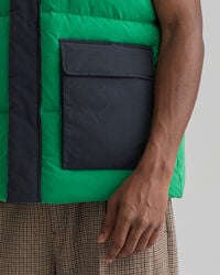 Colete acolchoado com bloco de cor