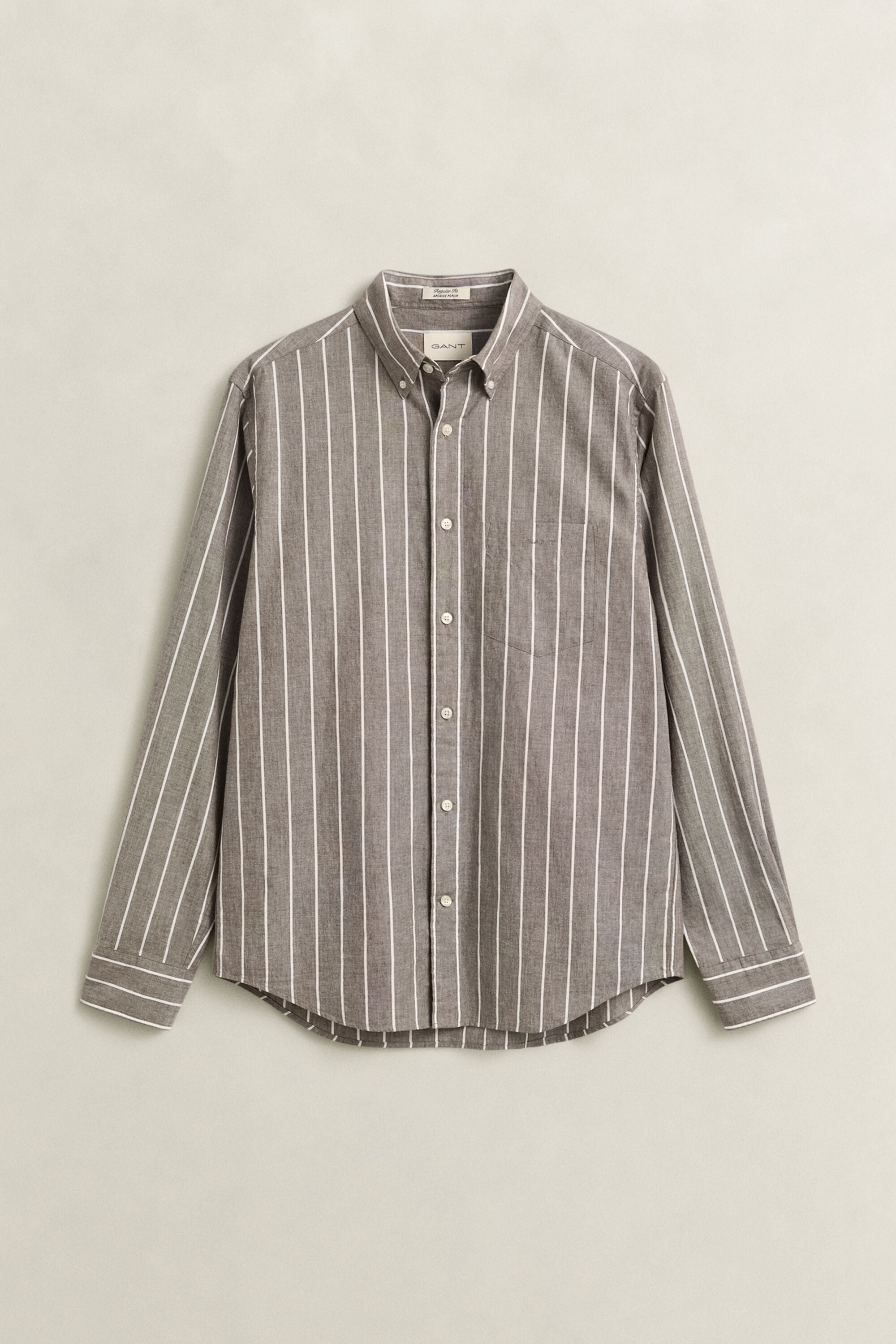 Camisa em popelina e mistura de tecidos às riscas