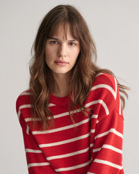 Pulover com decote redondo às riscas