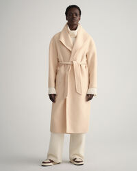 Sobretudo com cinto cosido à mão