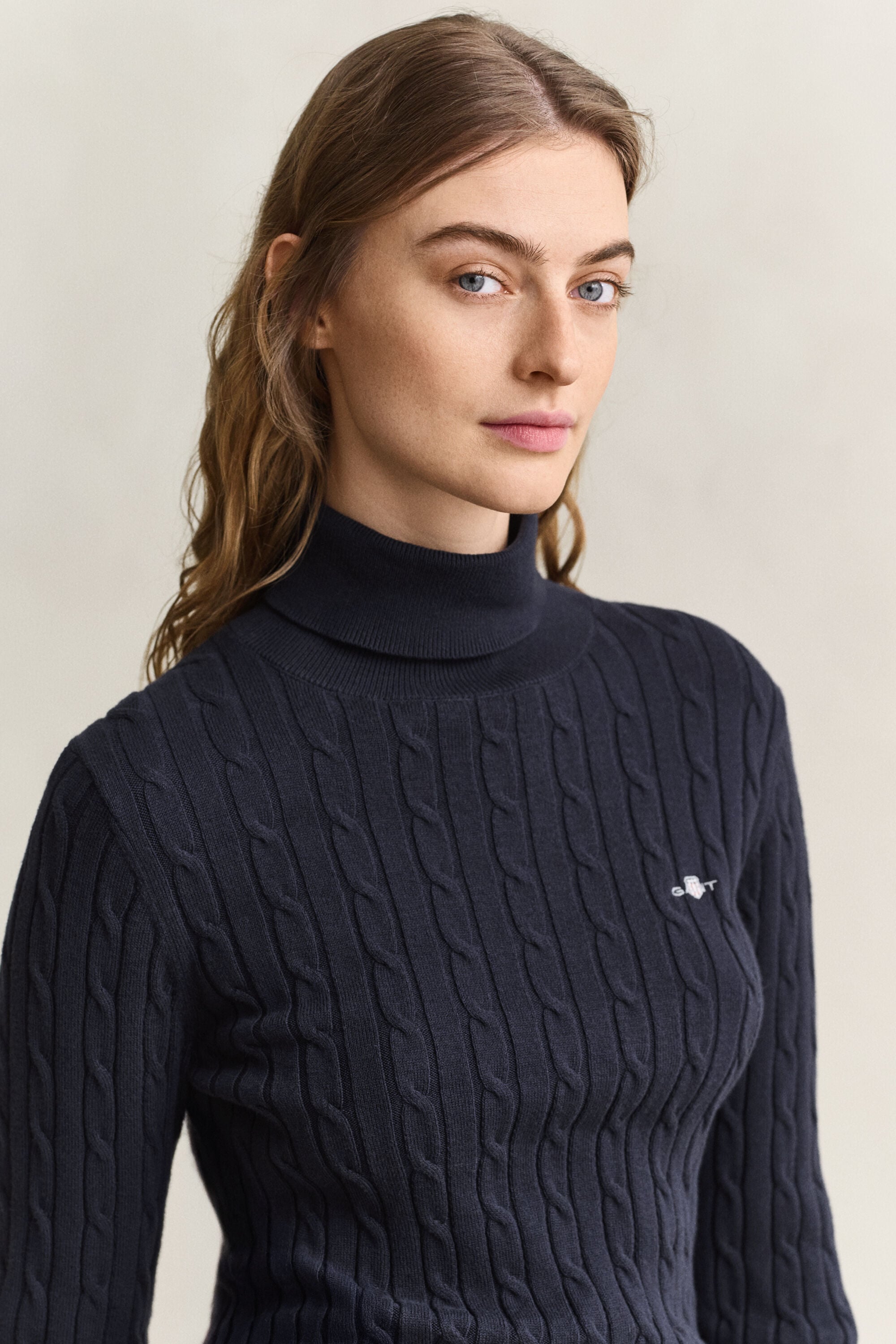 Camisola de gola alta em malha entrançada de algodão com elastano