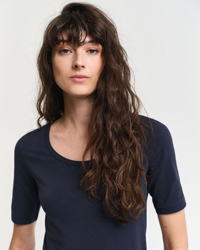 Camisola com decote redondo profundo