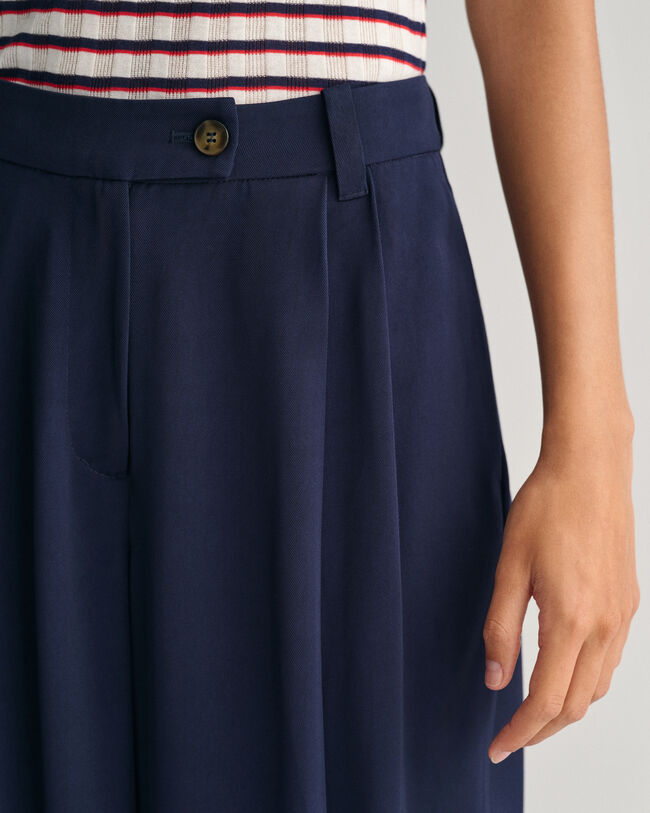 Calças chino com perna larga e cintura descida loose fit