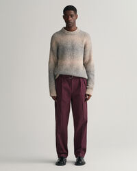 Calças chino com pregas e cinto