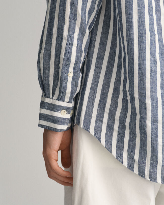 Camisa em linho às riscas largas regular fit