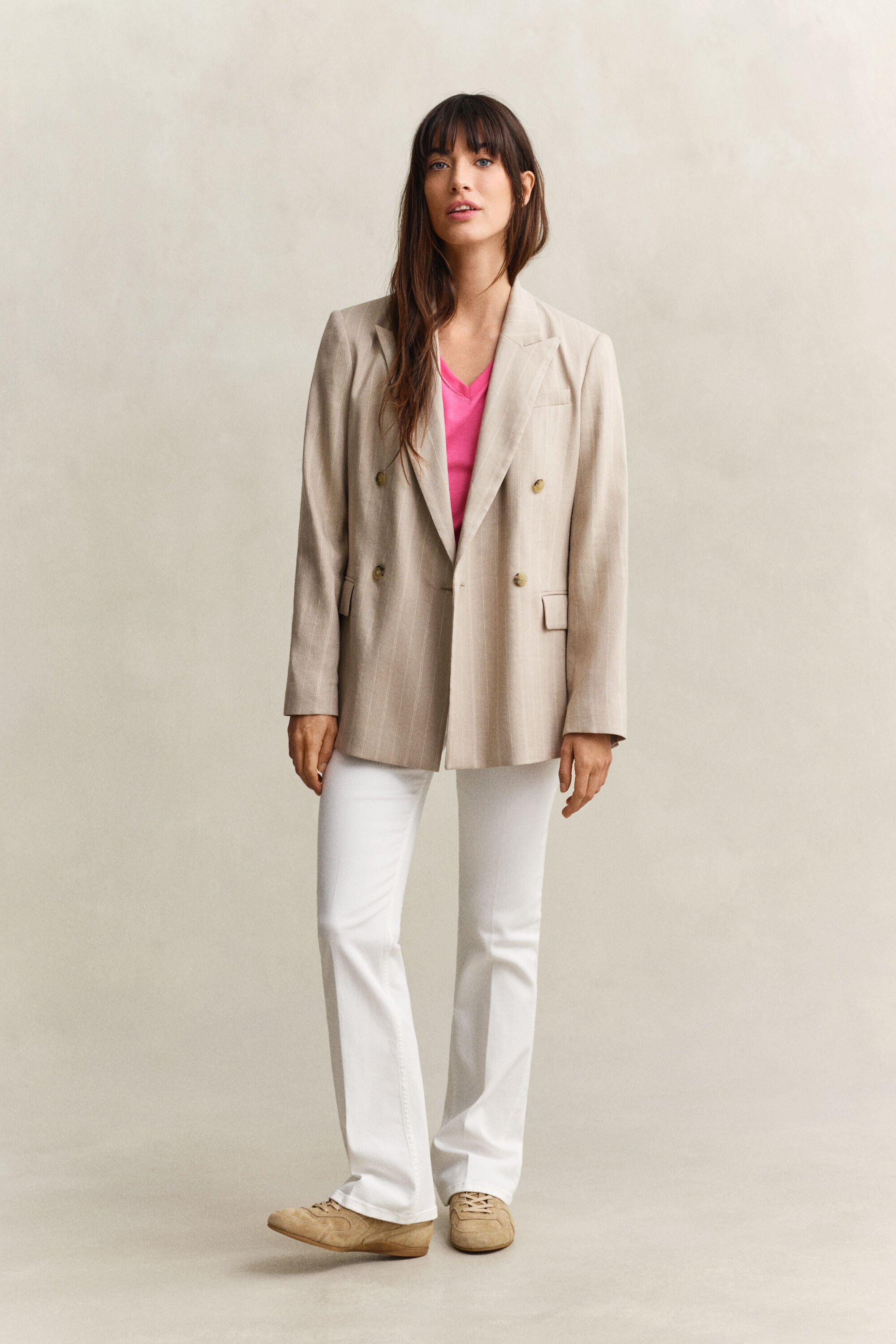 T-shirt com decote em V Shield