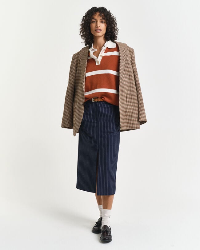 Saia de comprimento médio às riscas