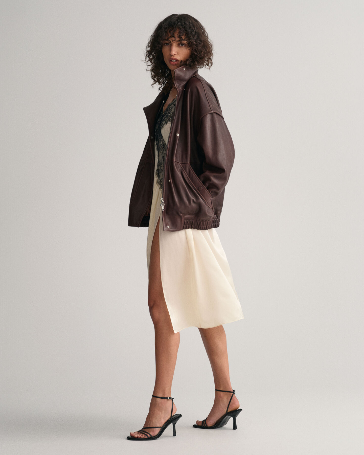 Vestido estilo camisa de noite com renda