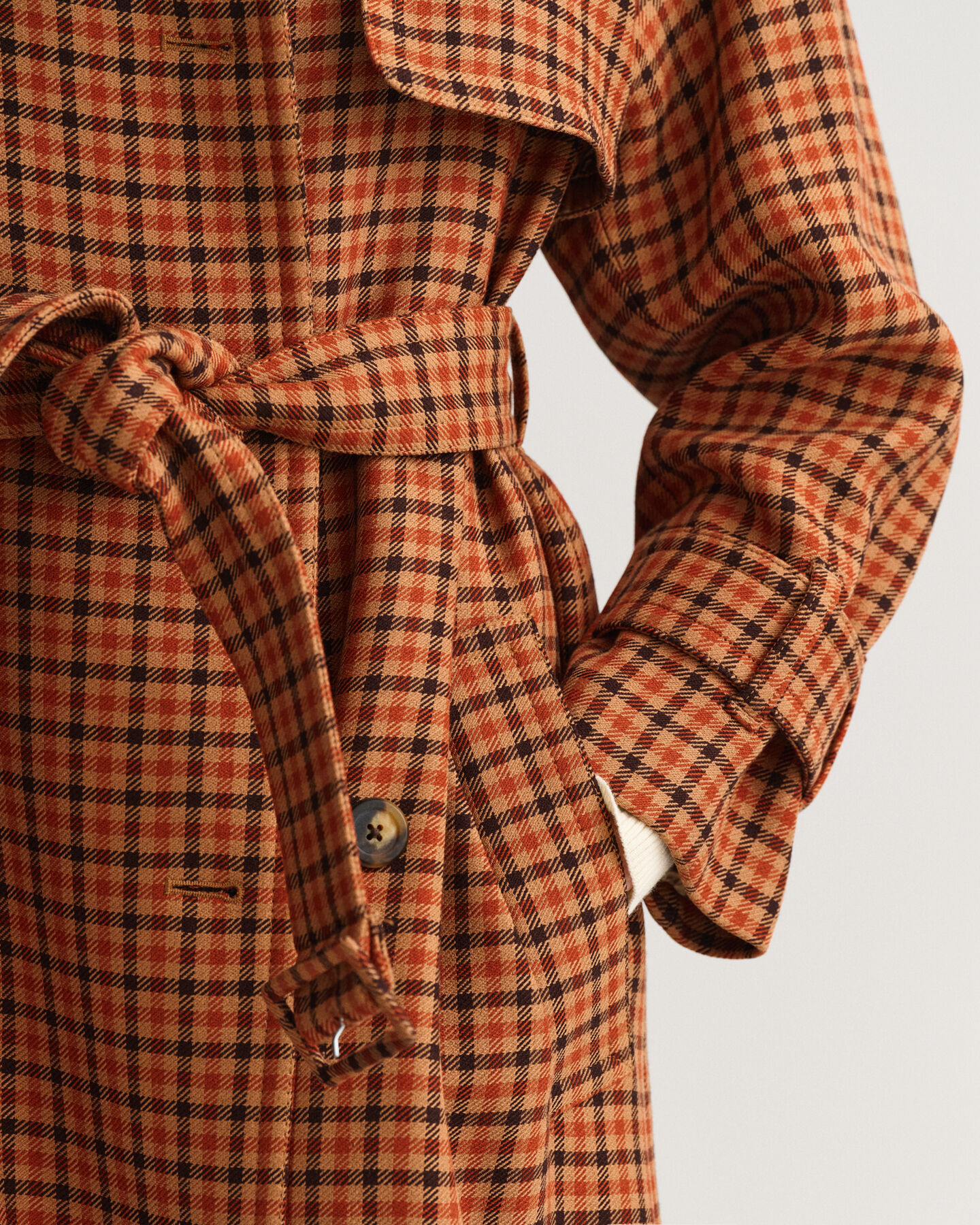 Gabardina com padrão de xadrez