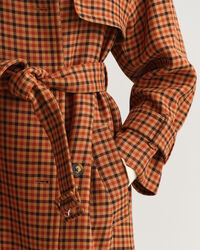 Gabardina com padrão de xadrez