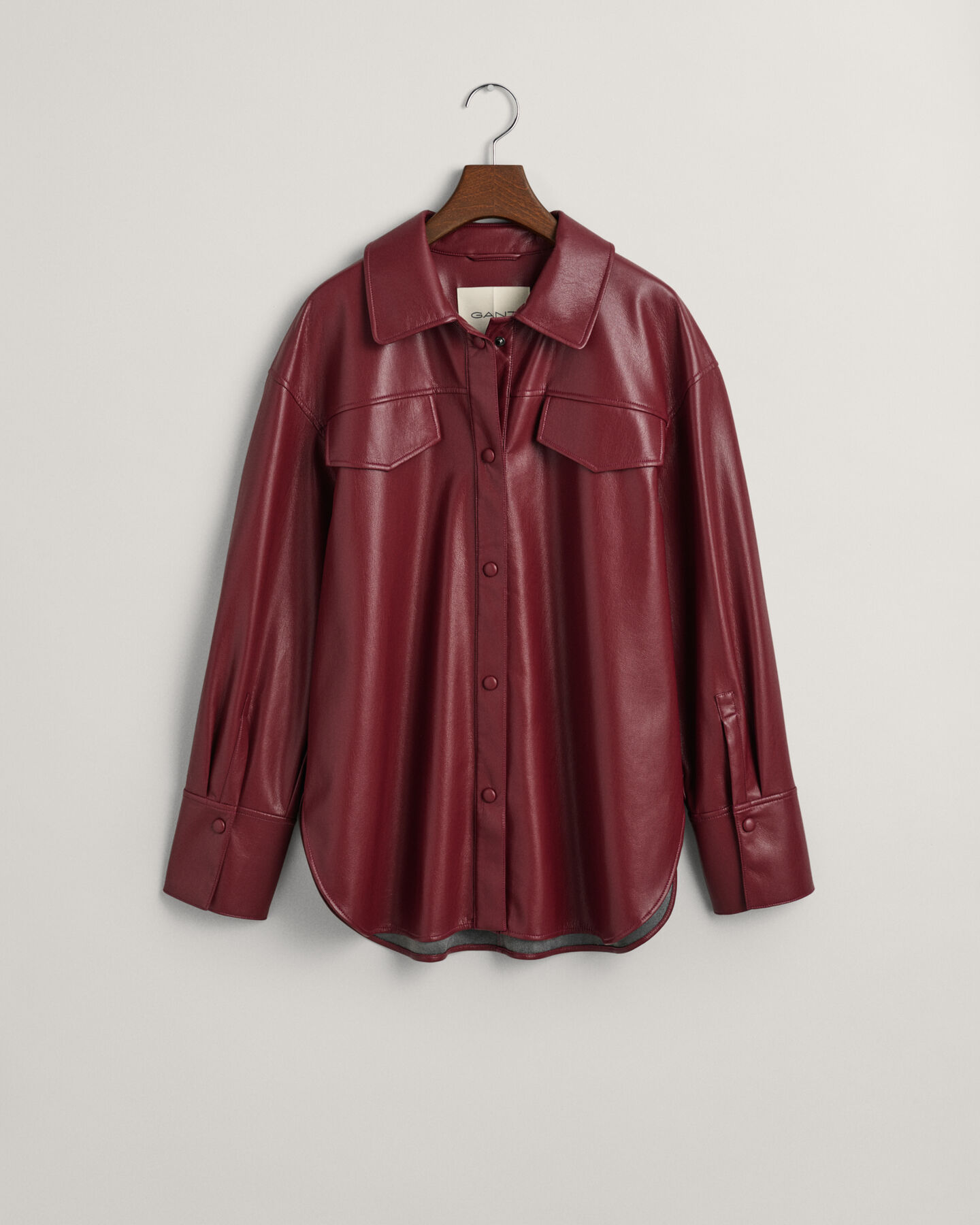 Sobrecamisa em pele sintética