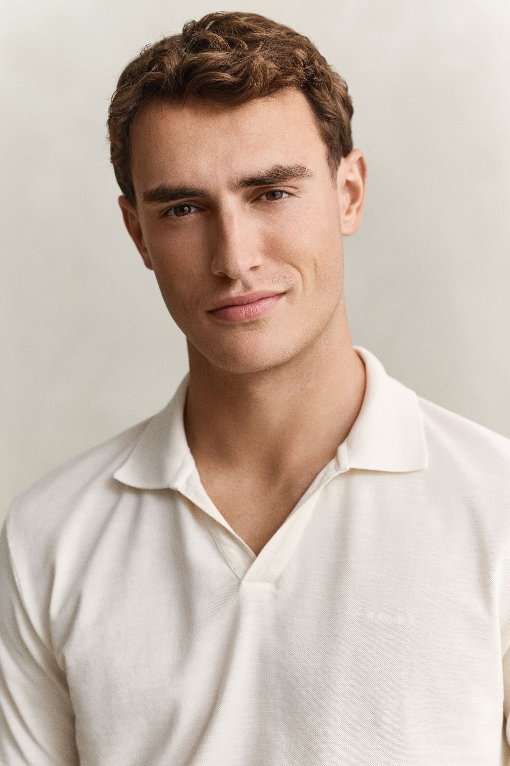 Polo com efeito desgastado