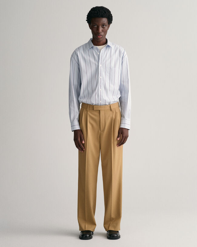 Calças com pregas e perna larga