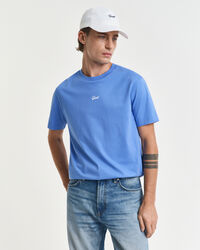 T-shirt com grafismo pequeno