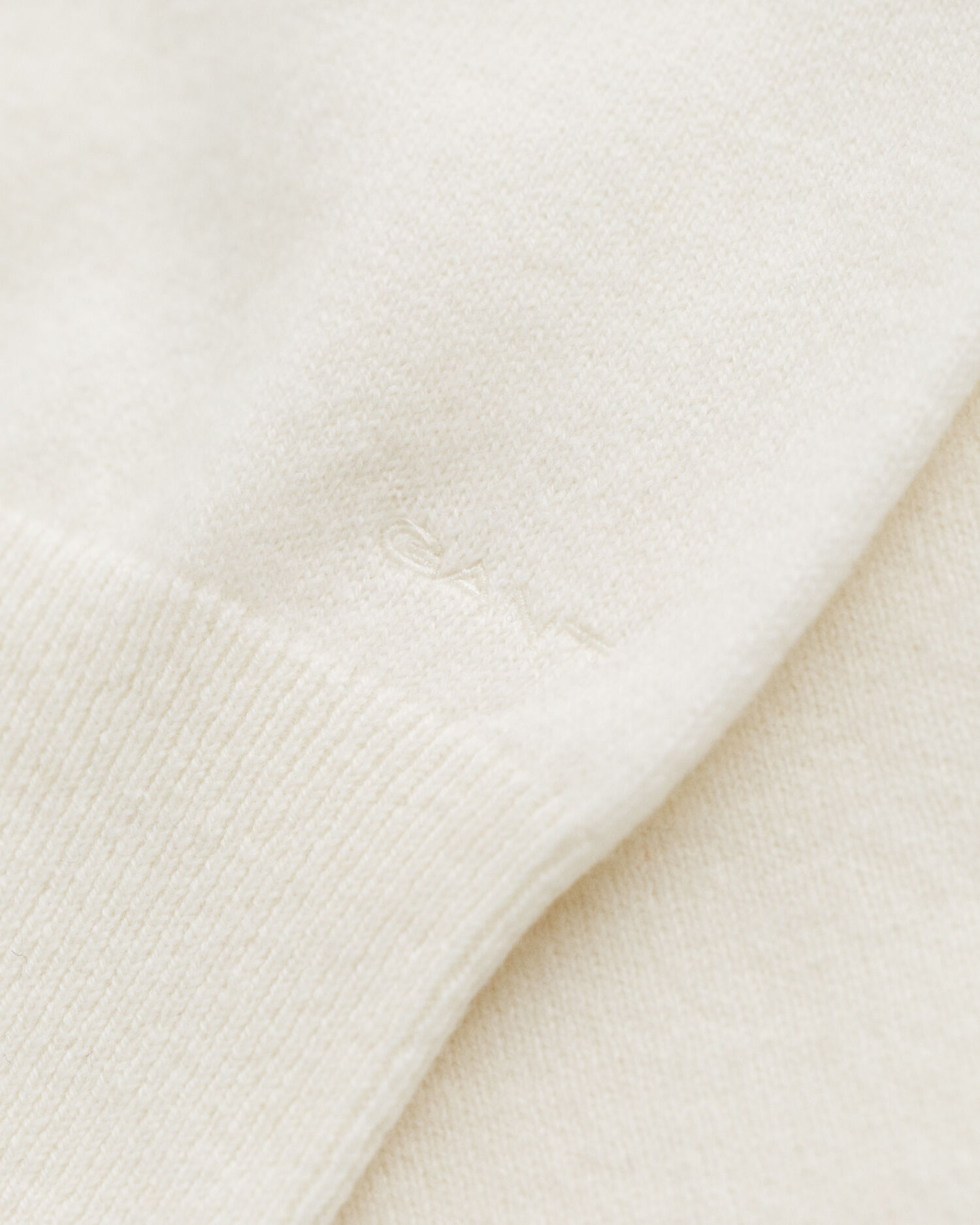 Camisola de malha com decote redondo em lã extrafina