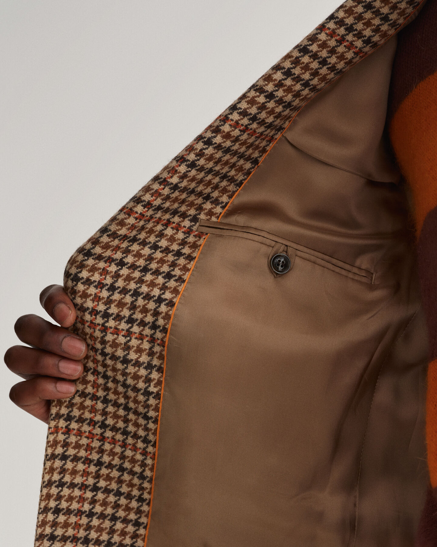 Blazer com padr&atilde;o de xadrez em l&atilde; grossa