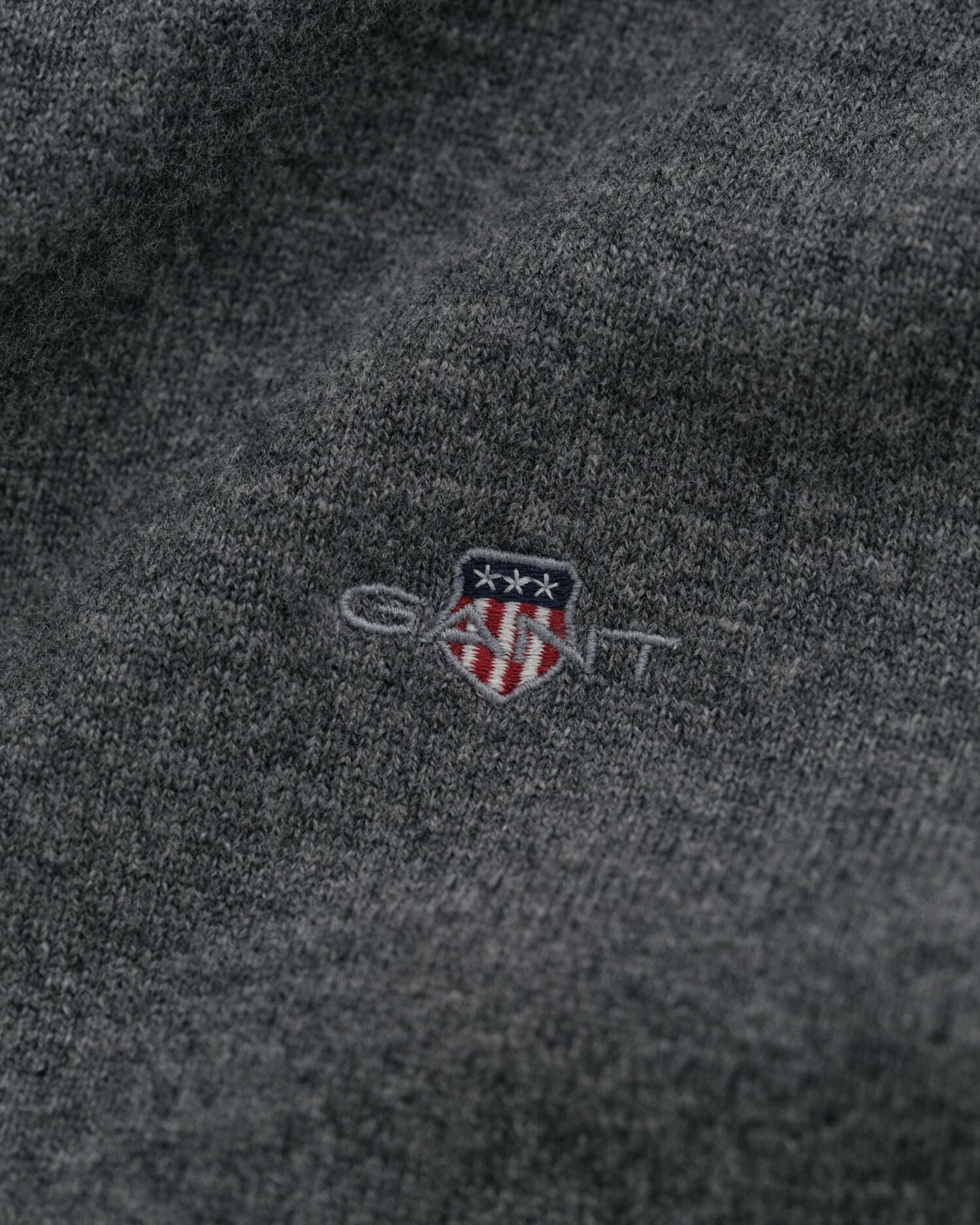 Casaco de malha com fecho em lã extrafina