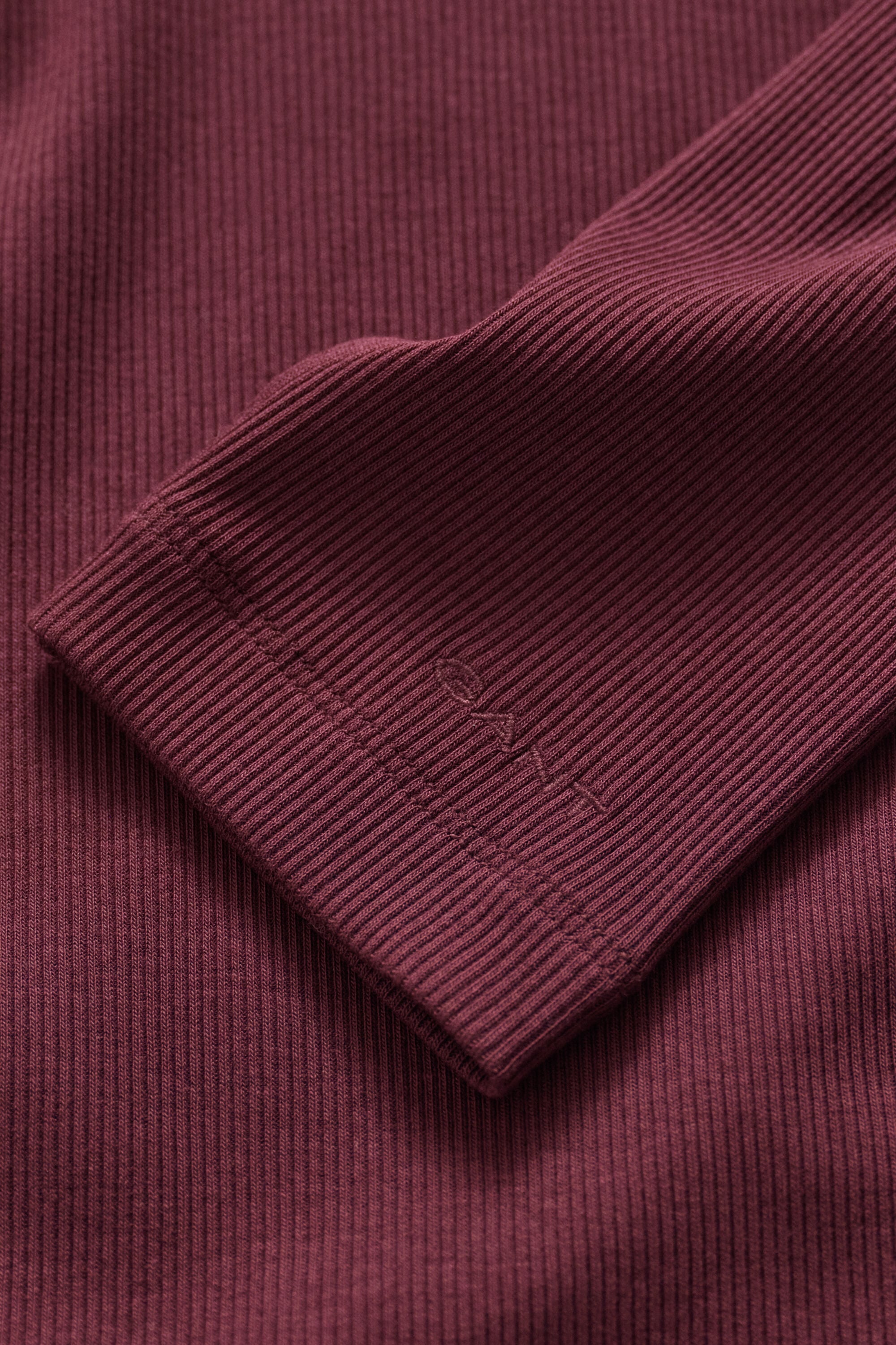 Camisola de gola alta canelada