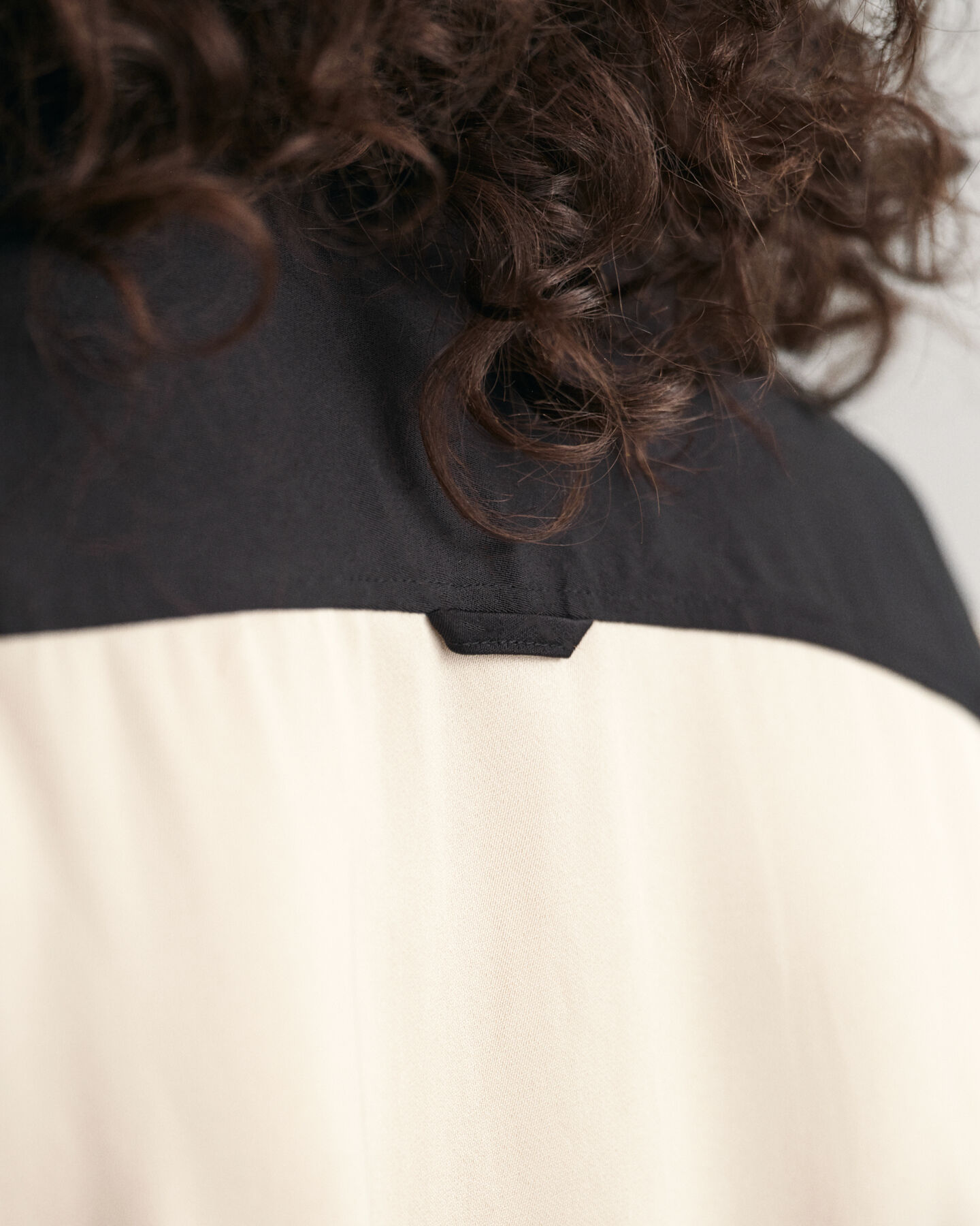 Vestido-camisa com bloco de cor