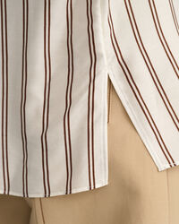 Blusa com decote em V &agrave;s riscas