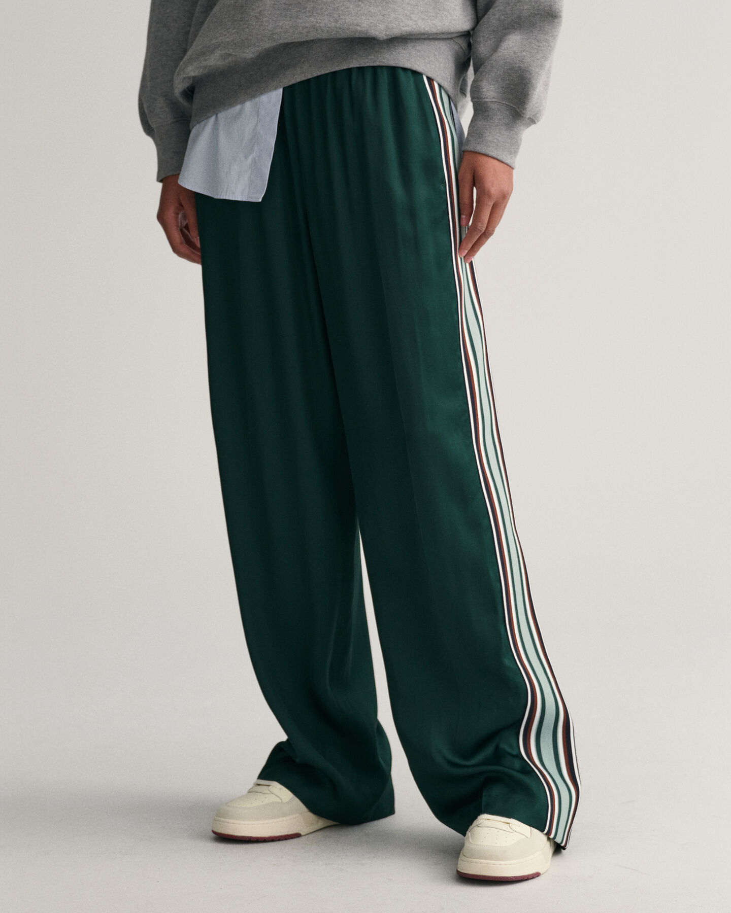 Calças Pull-On às riscas relaxed fit