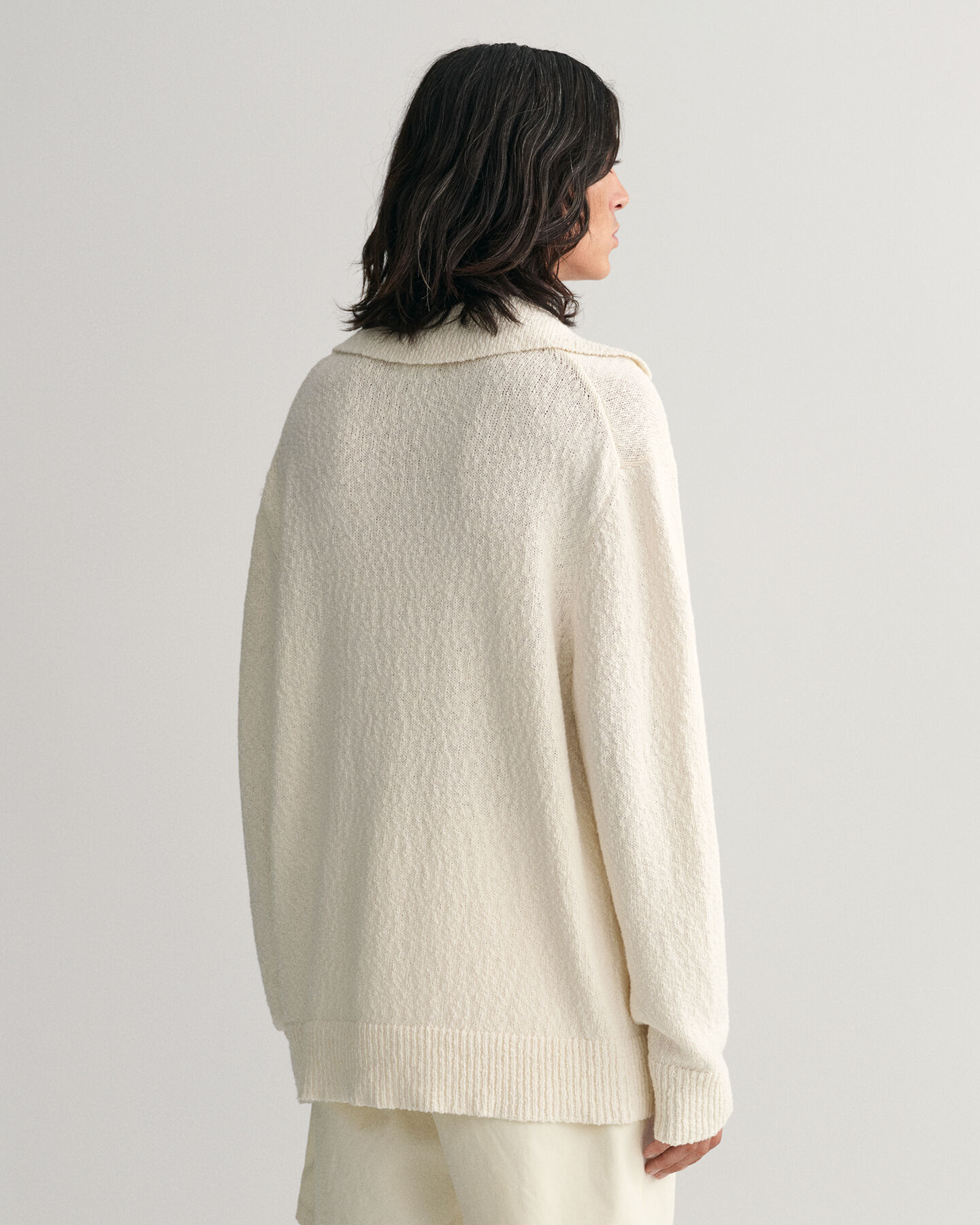 Polo com mistura de fios de linho e algod&atilde;o