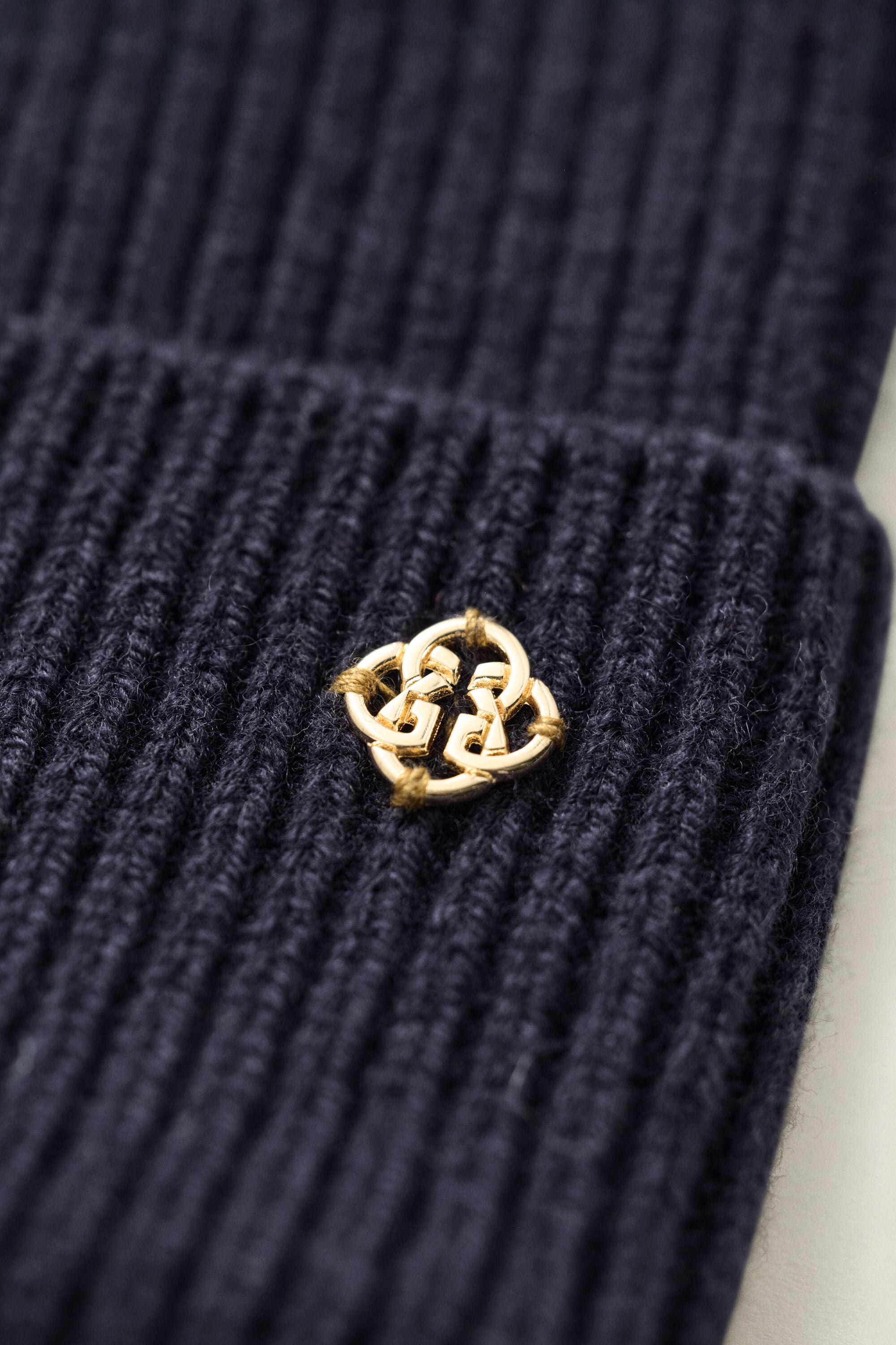 Gorro em lã canelada