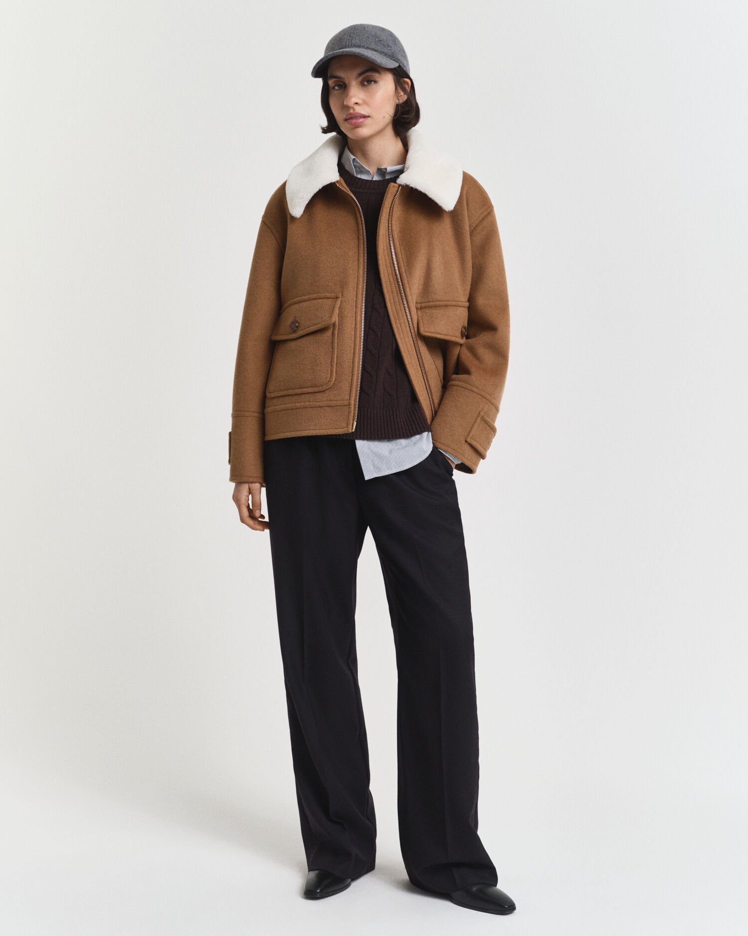 Camisola de malha entrançada de lã com decote redondo