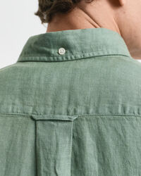 Camisa de linho tingida com manga curta regular fit