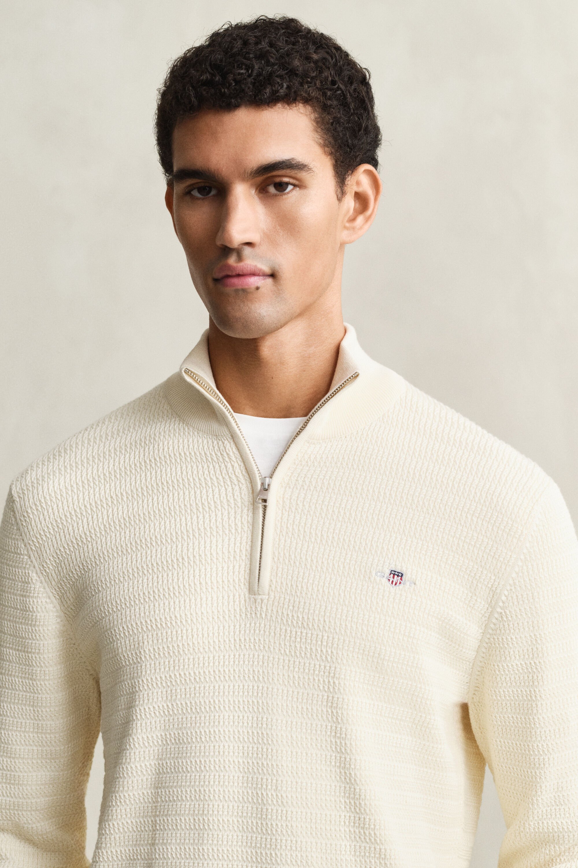 Camisola em mini malha entrançada com meio fecho de correr