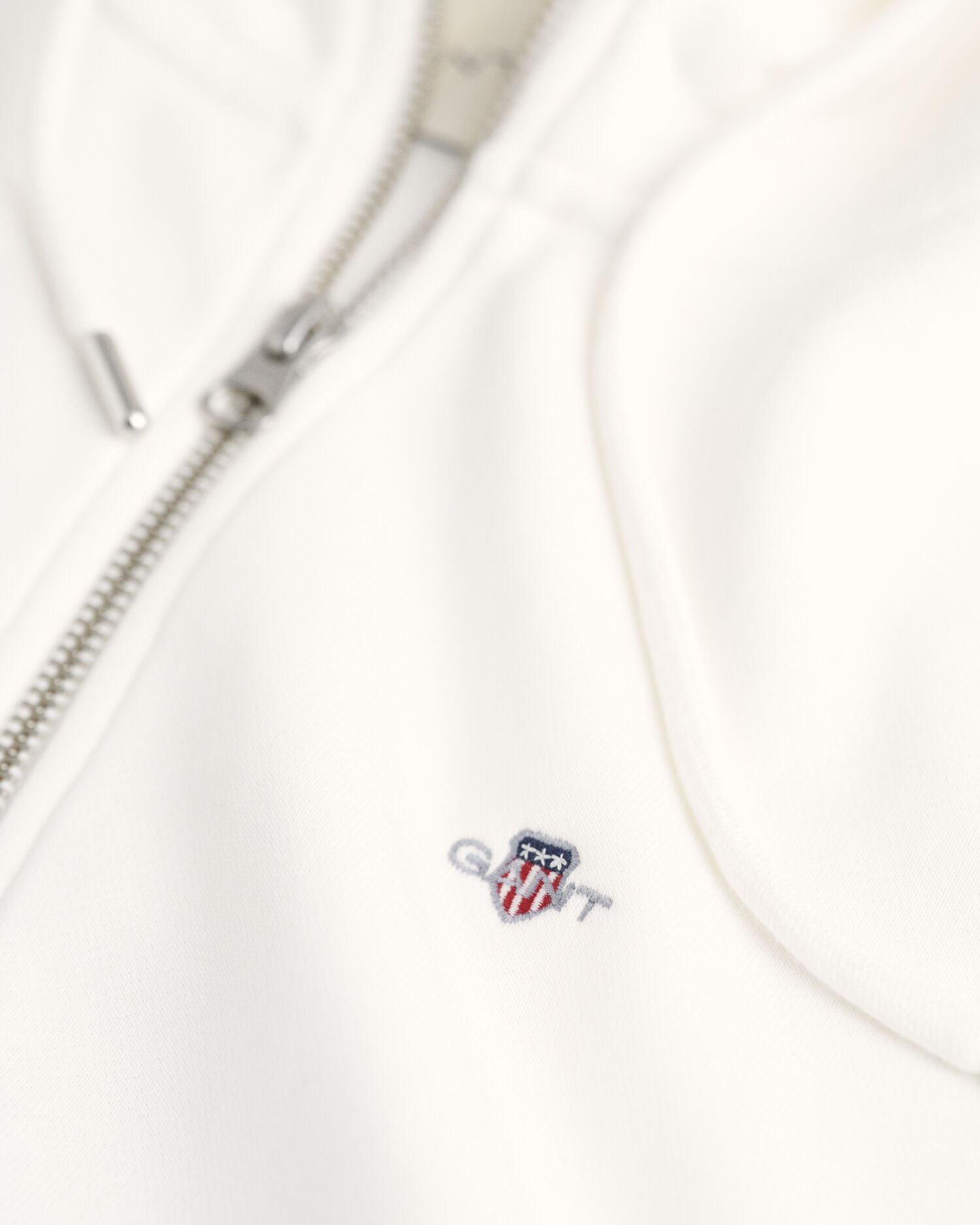 Sweatshirt com capuz e fecho Shield