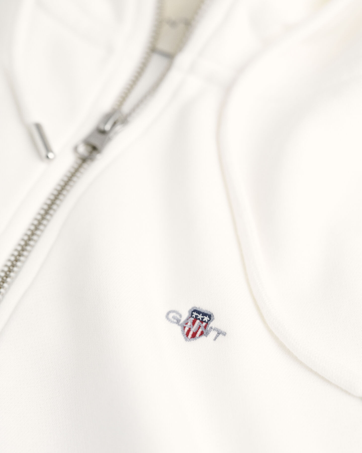 Sweatshirt com capuz e fecho Shield