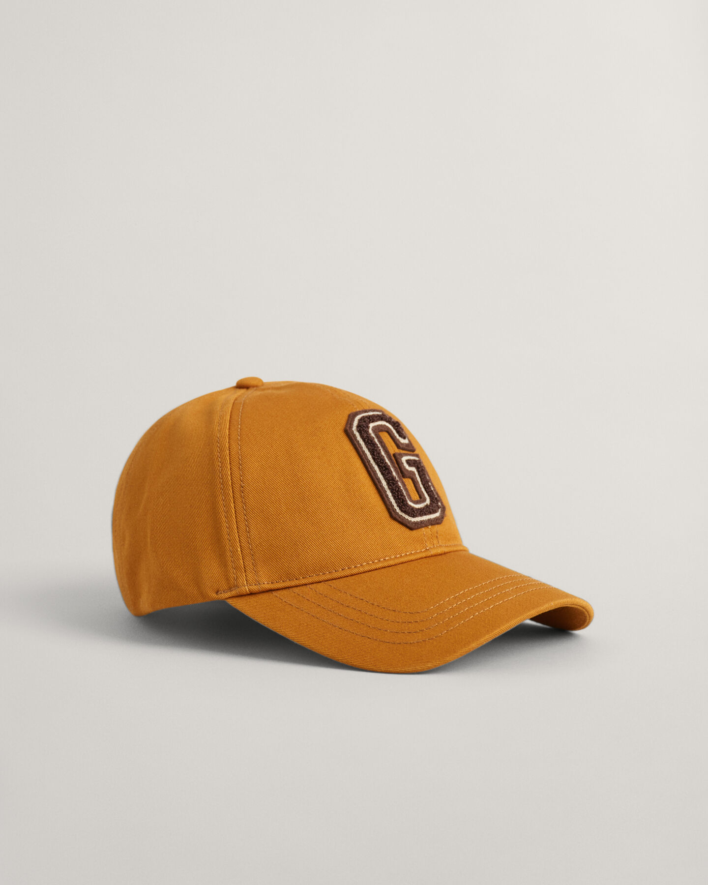 Bon&eacute; em sarja de algod&atilde;o com emblema G