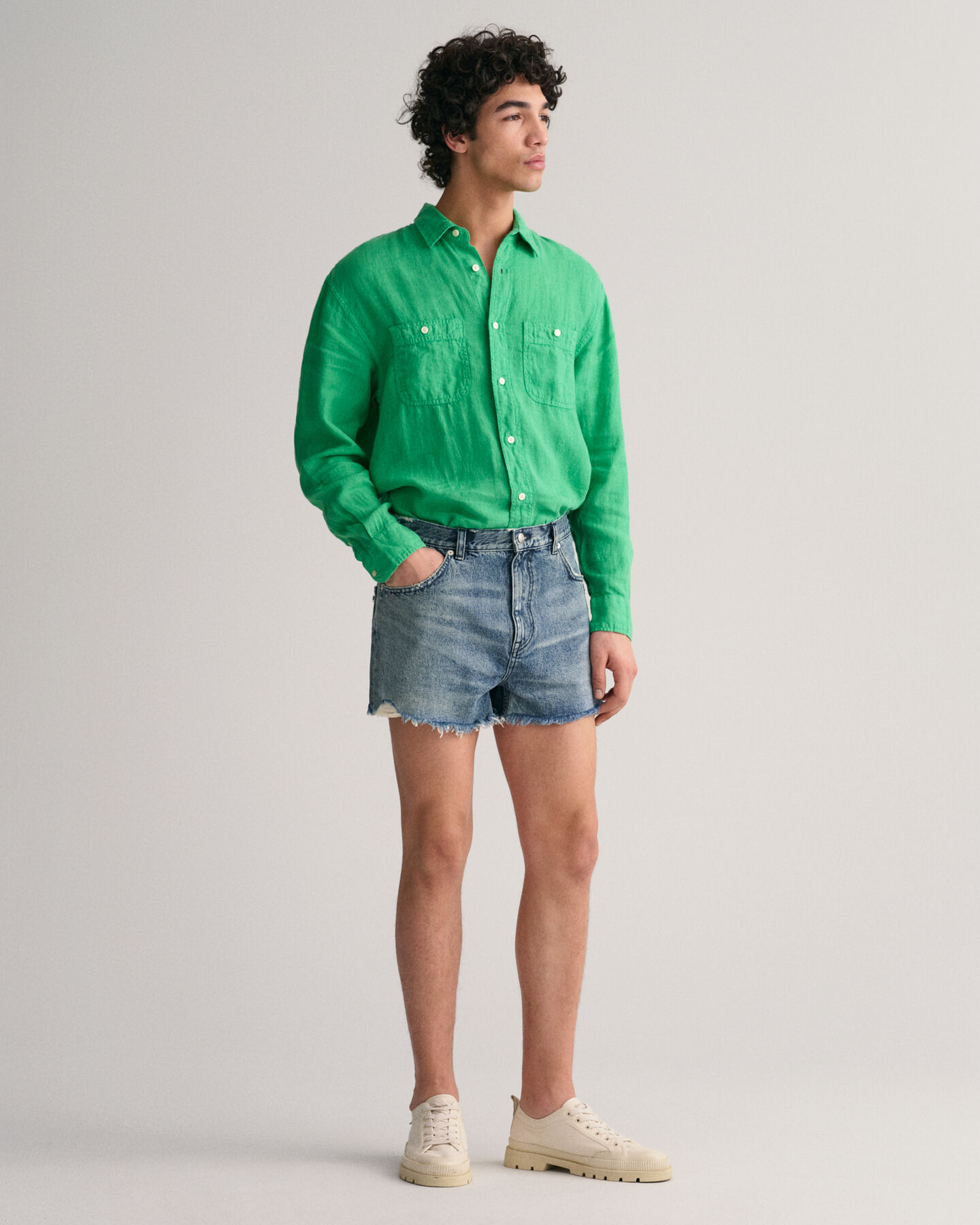 Cal&ccedil;&otilde;es de ganga com bainha desfiada