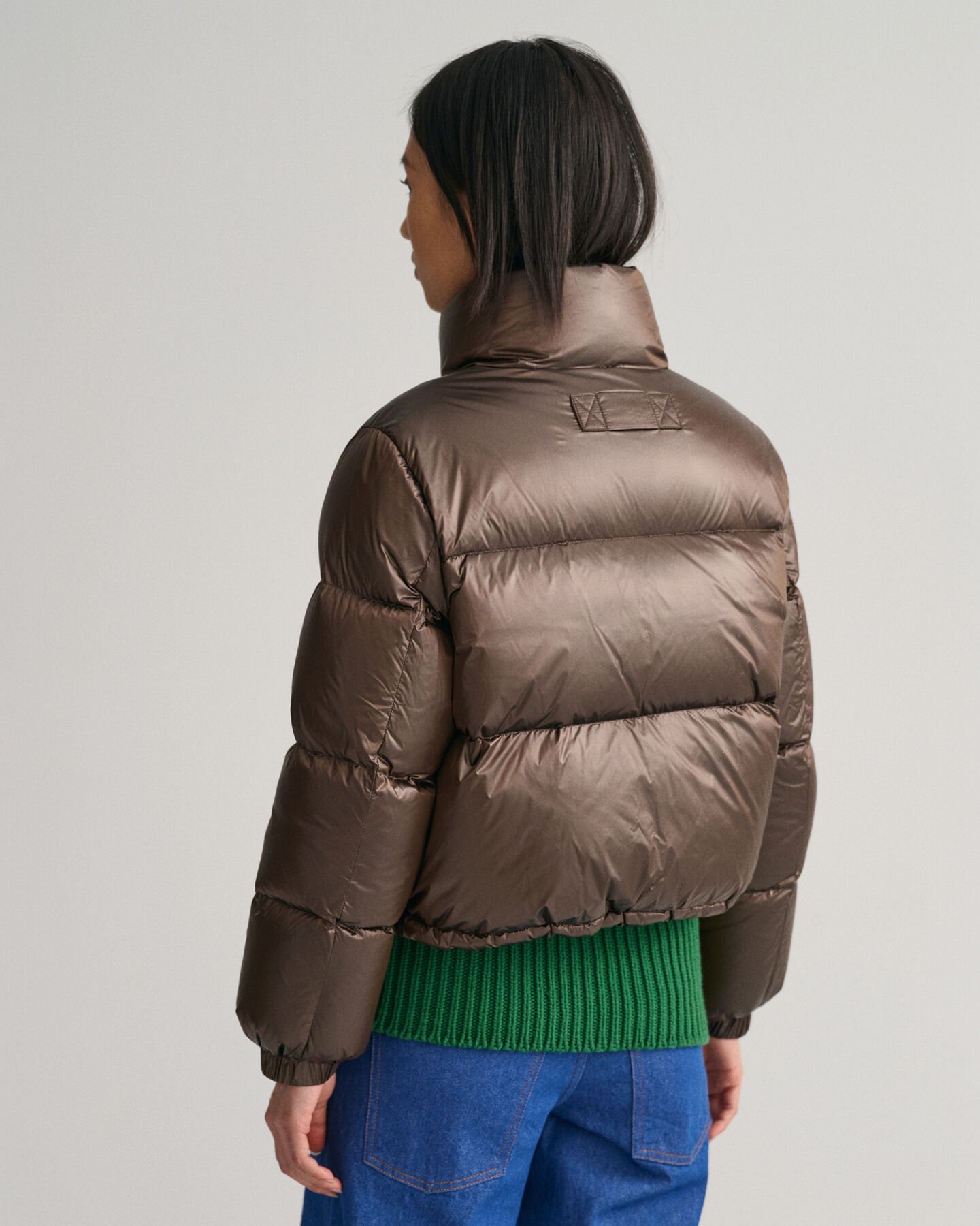 Blus&atilde;o de penas curto