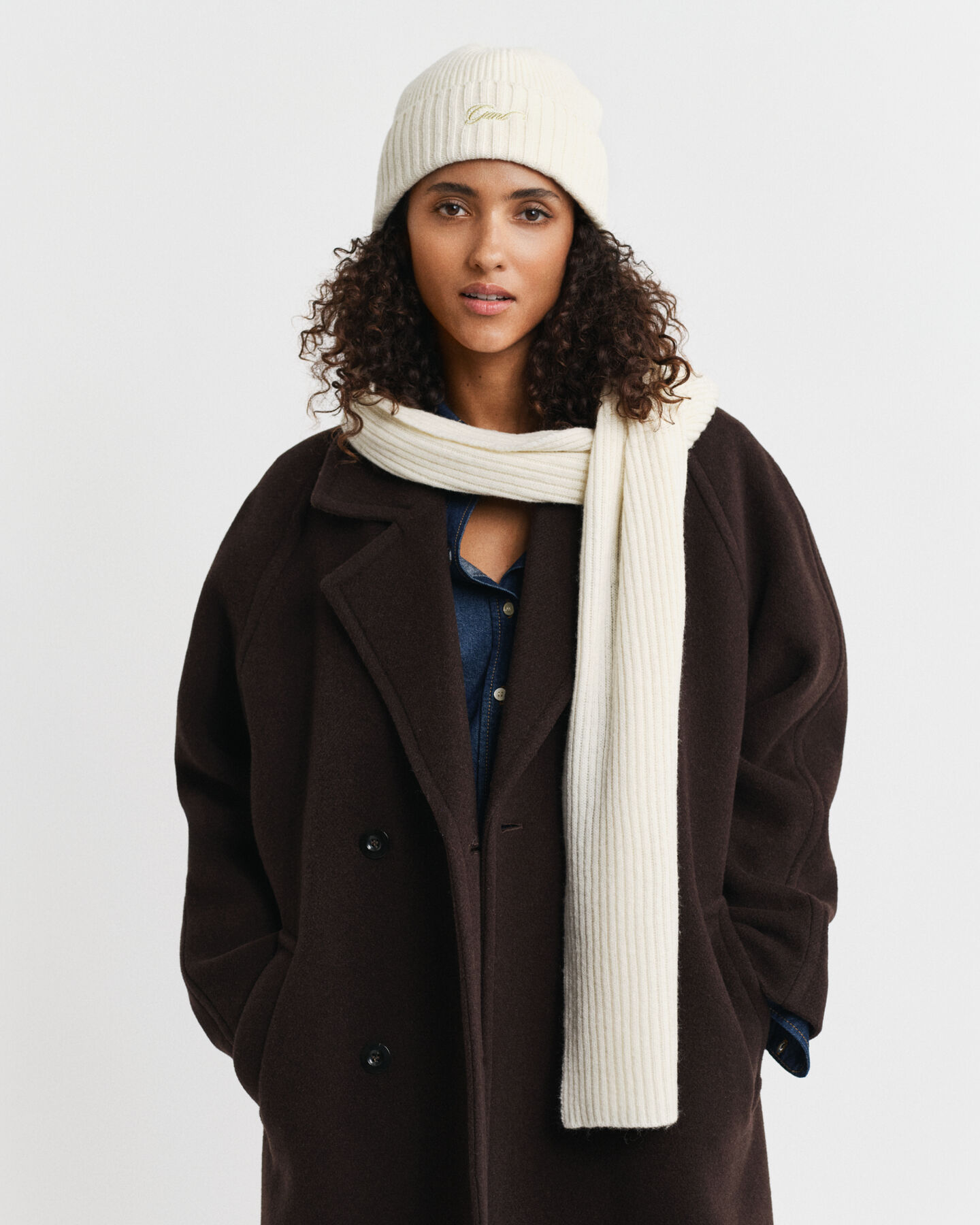 Conjunto de oferta com gorro e cachecol Script