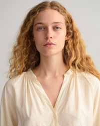 Blusa com gola estilo mao