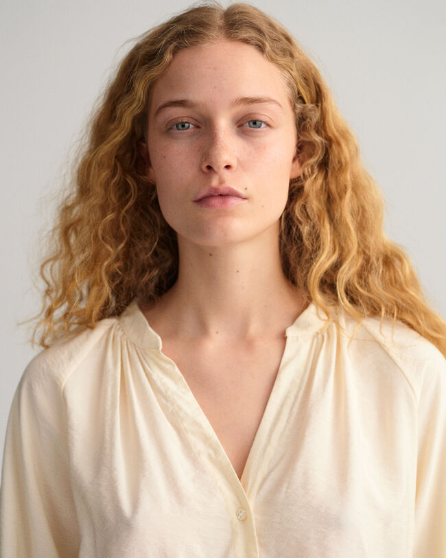 Blusa com gola estilo mao