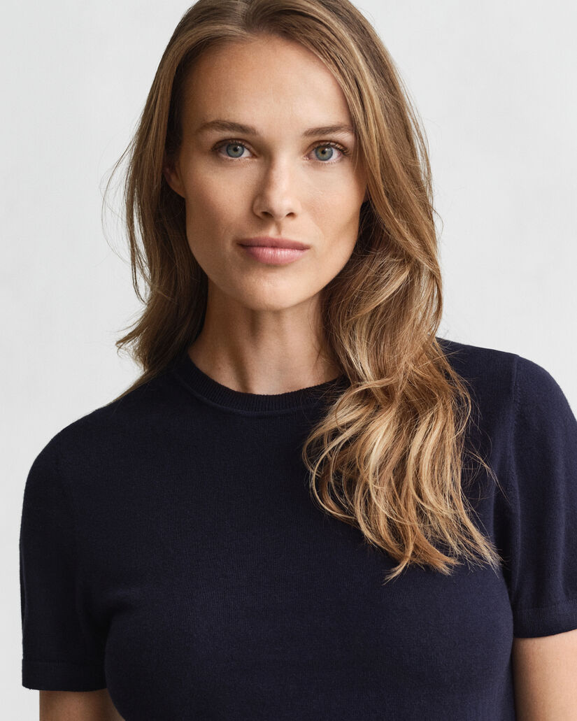 Camisola de malha leve com decote redondo e manga curta