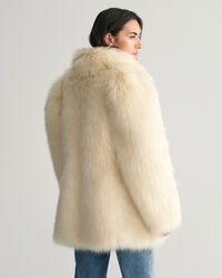 Sobretudo em pelo falso