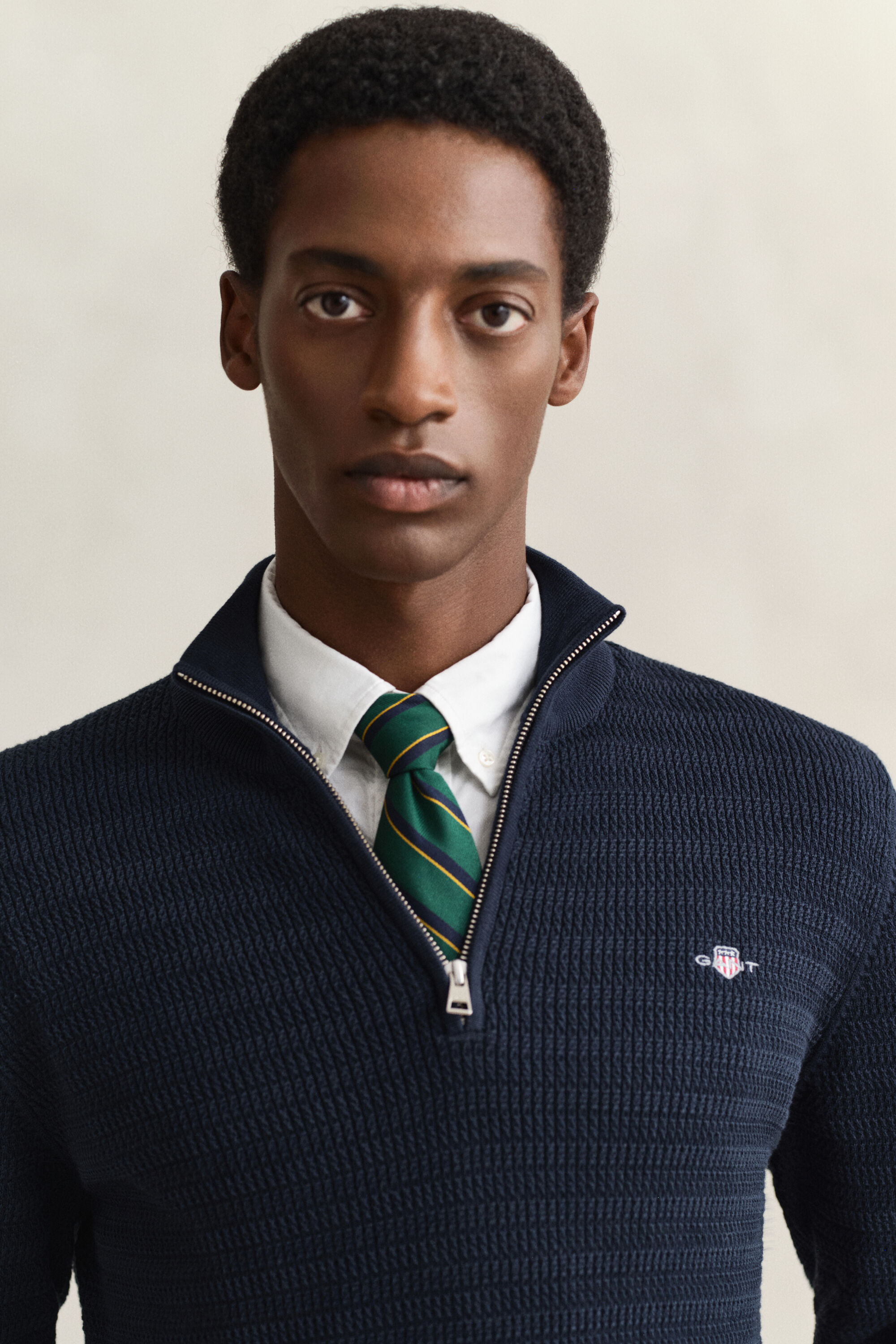 Camisola em mini malha entrançada com meio fecho de correr