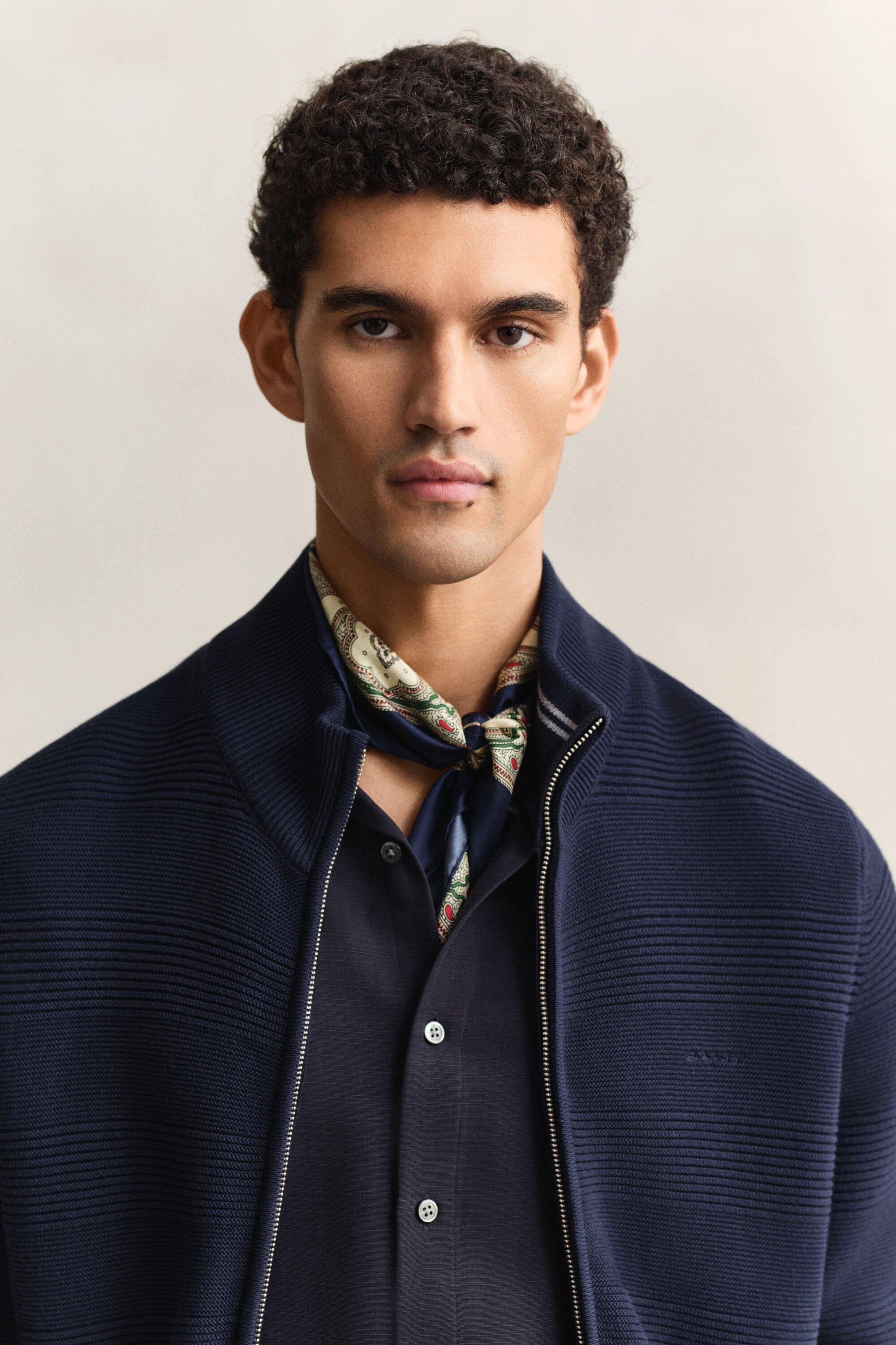 Casaco de malha com fecho de correr em algodão texturizado