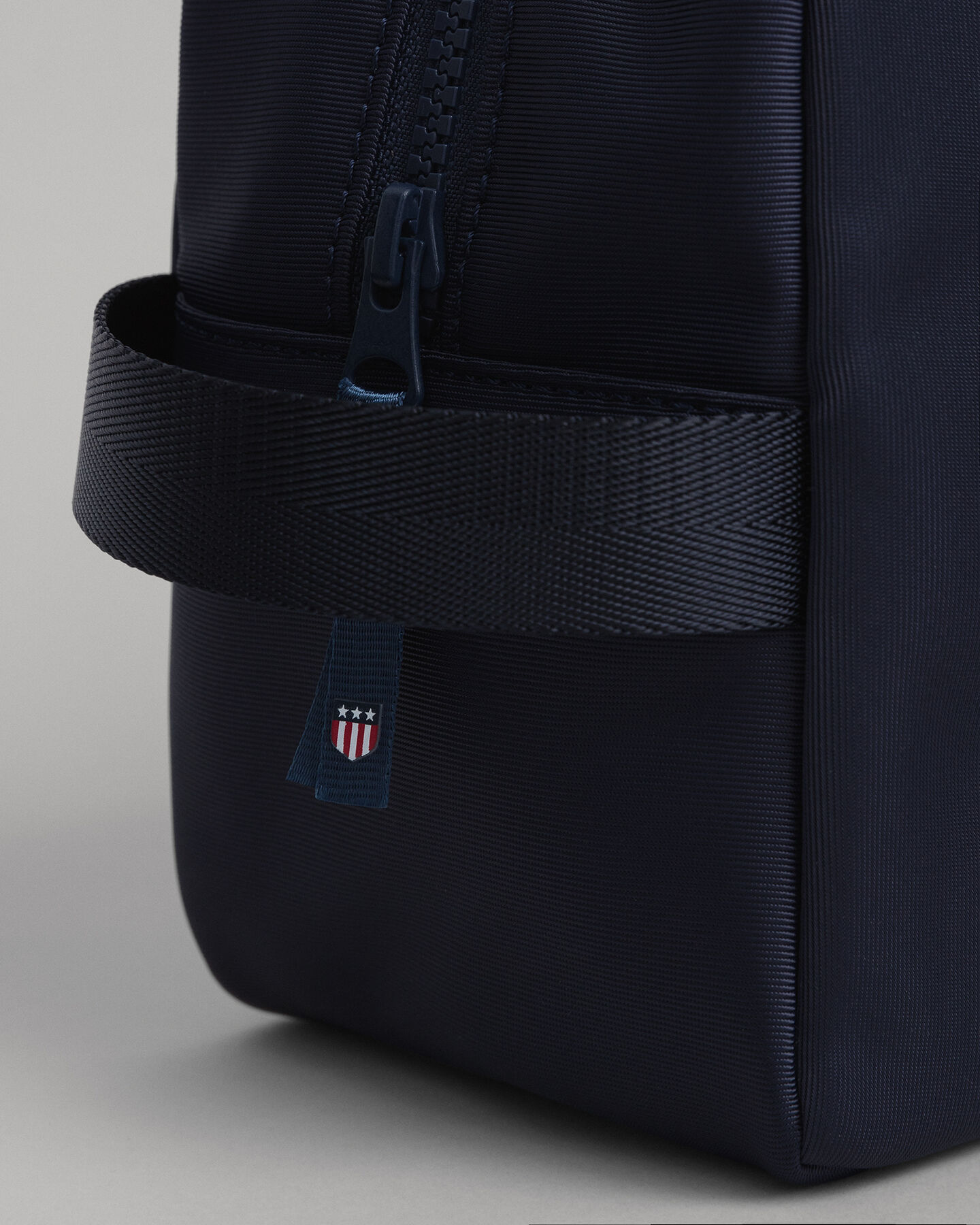 Nécessaire Banner Shield