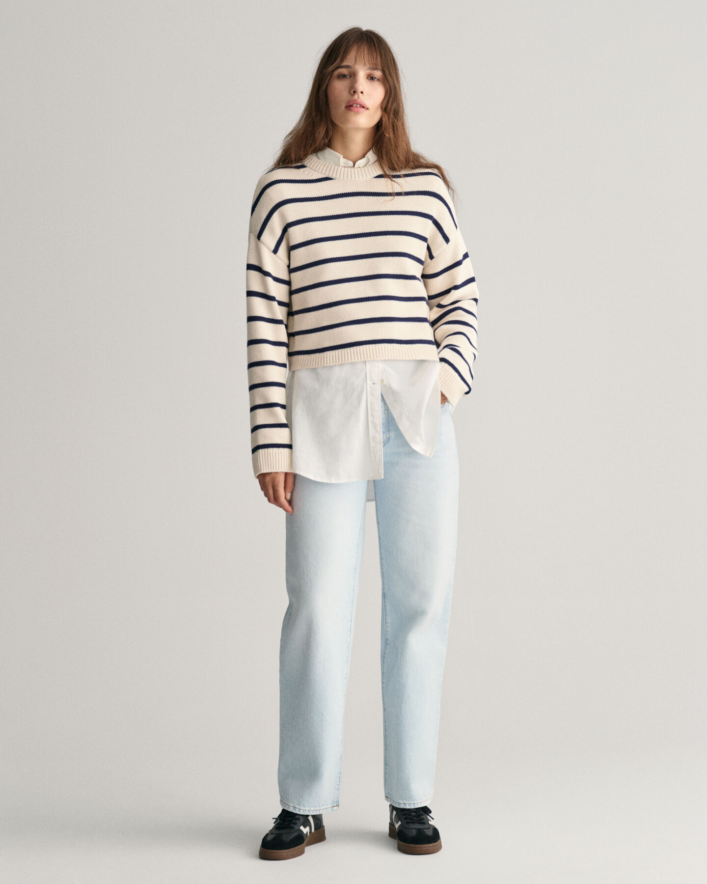 Pulover com decote redondo às riscas