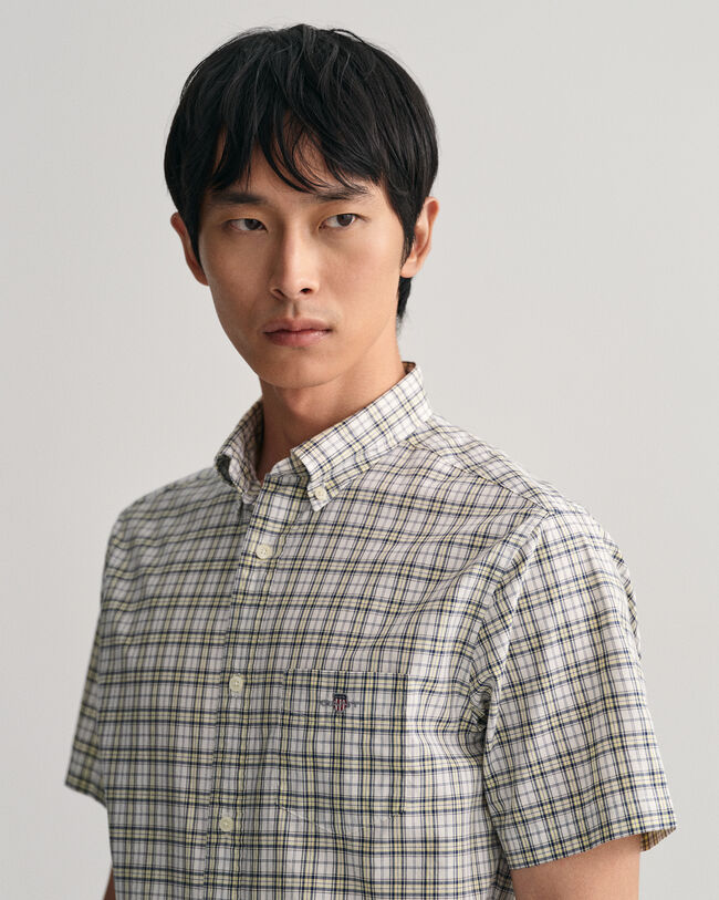 Camisa de manga curta em popelina com padr&atilde;o de xadrez micro corte normal