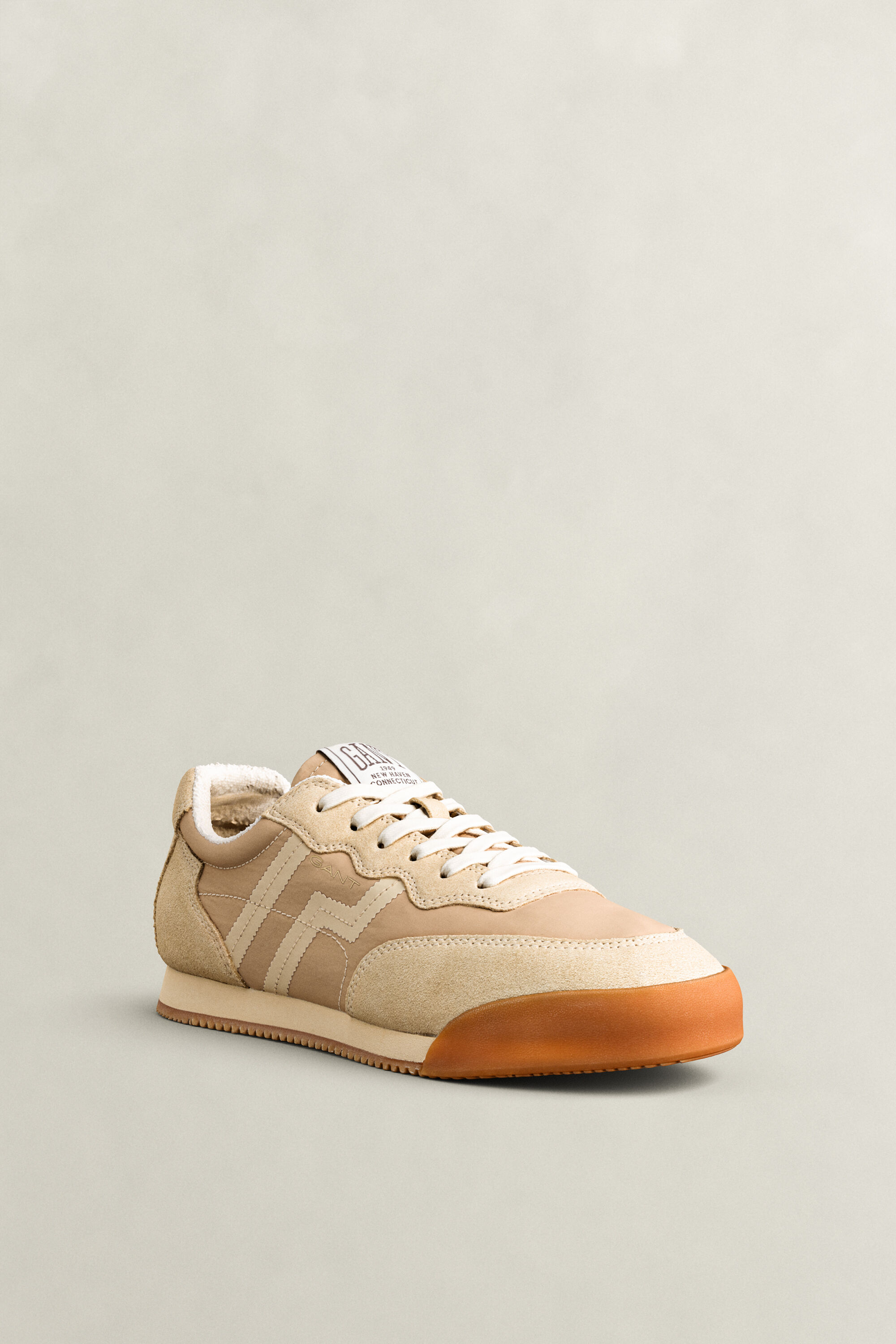 Ténis em camurça Beylana