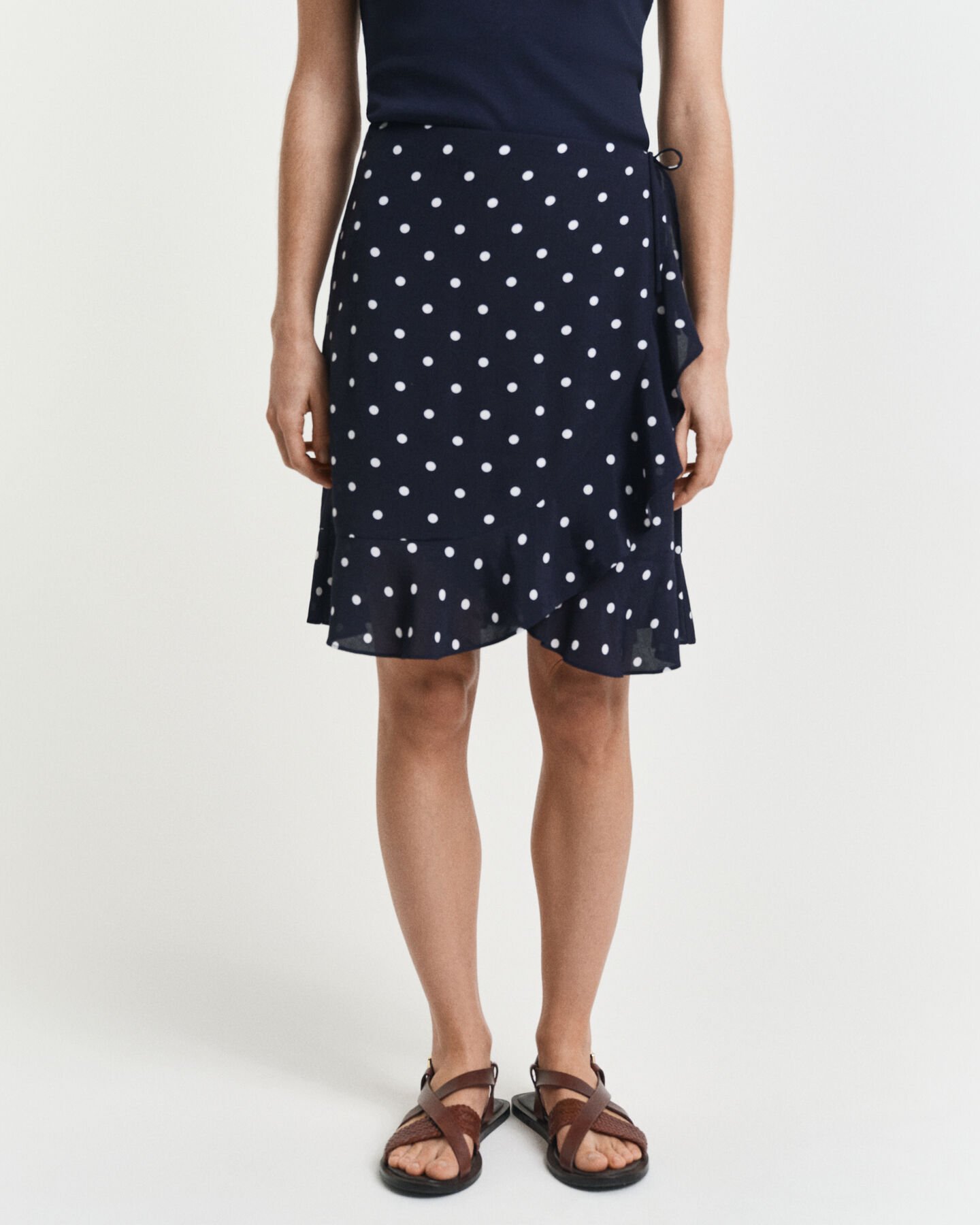 Saia com folhos e estampado às bolinhas